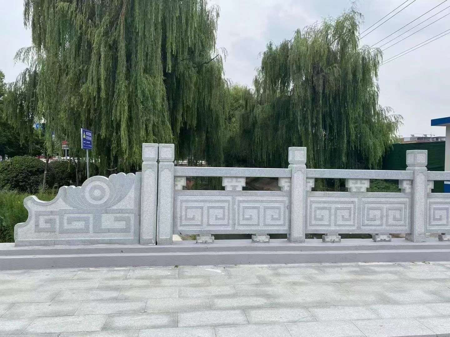 北海 芝麻灰桥栏杆、河道栏杆安装效果