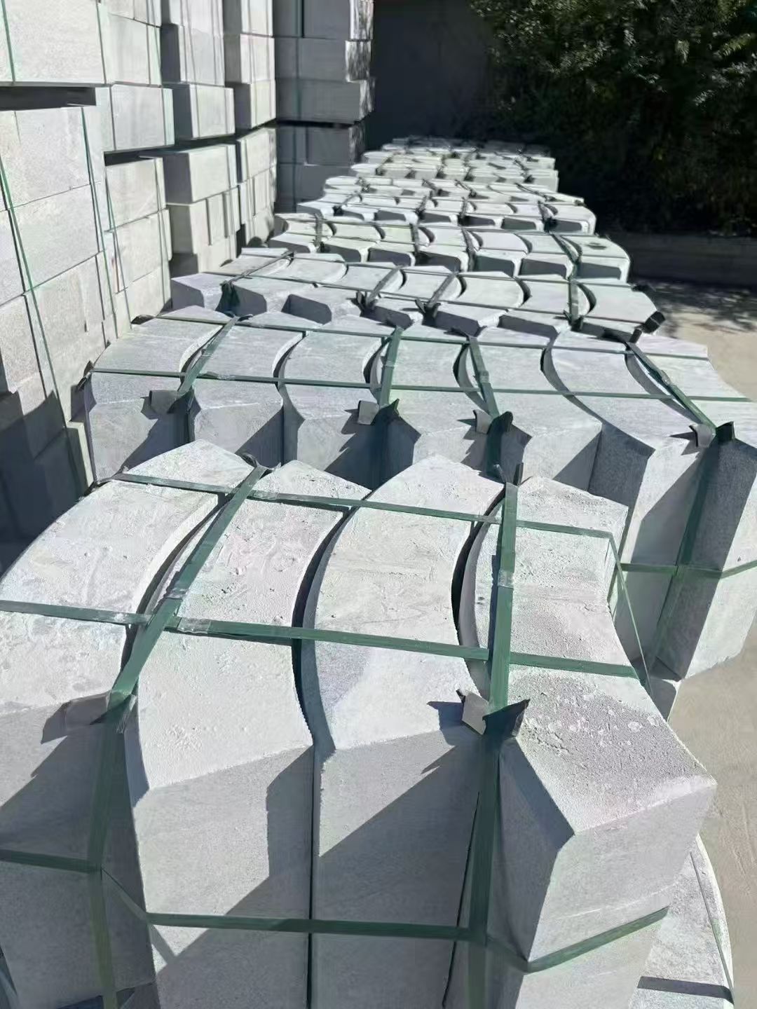 北海 芝麻灰弧形路沿石