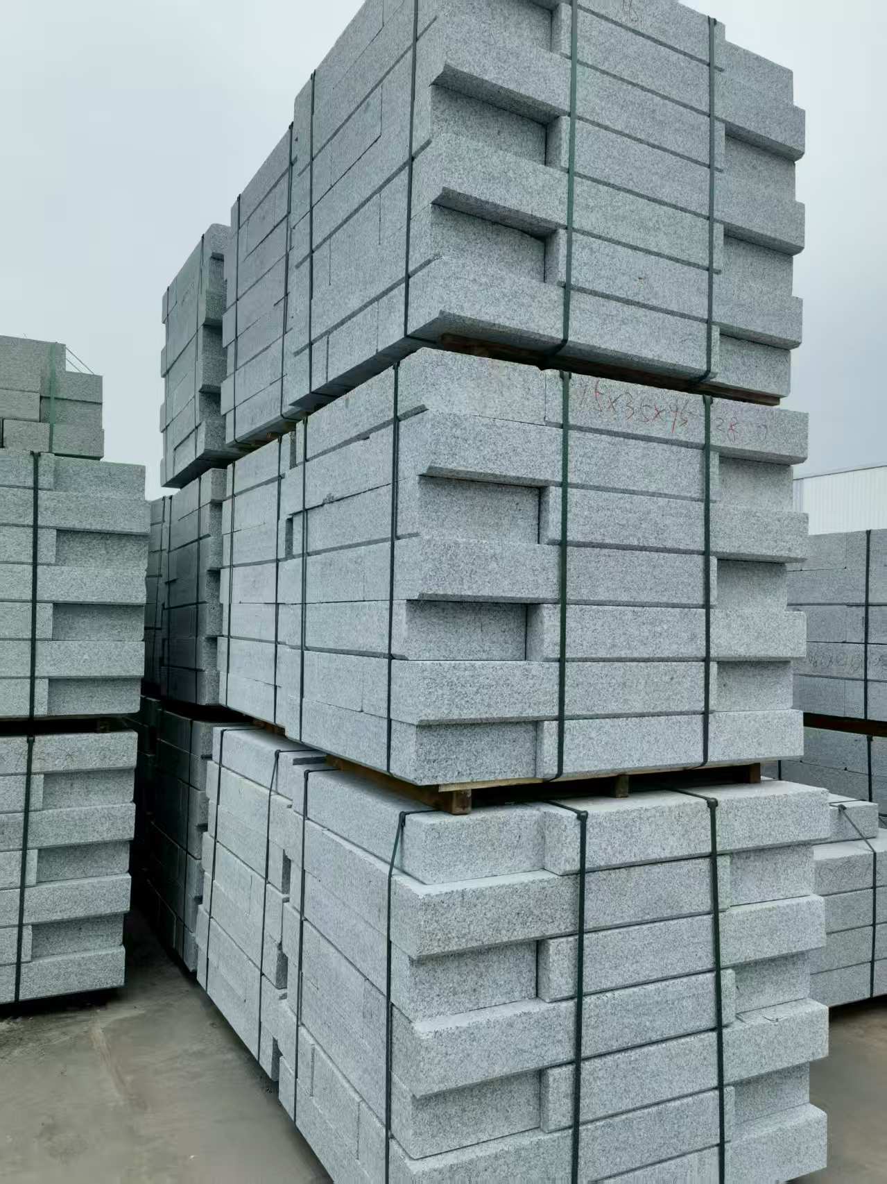 北海 路沿石，板板正正的路沿石