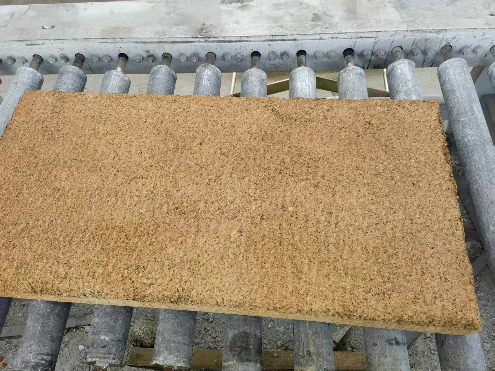 北海 菠萝面老石板，做旧仿古石，流水线生产加工